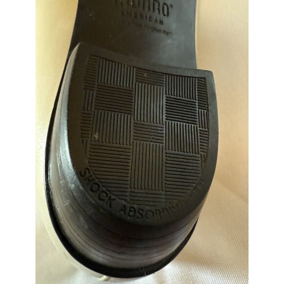 Munro American Womens Cream Color Slip On Flats Size 11M - Picture 16 of 16